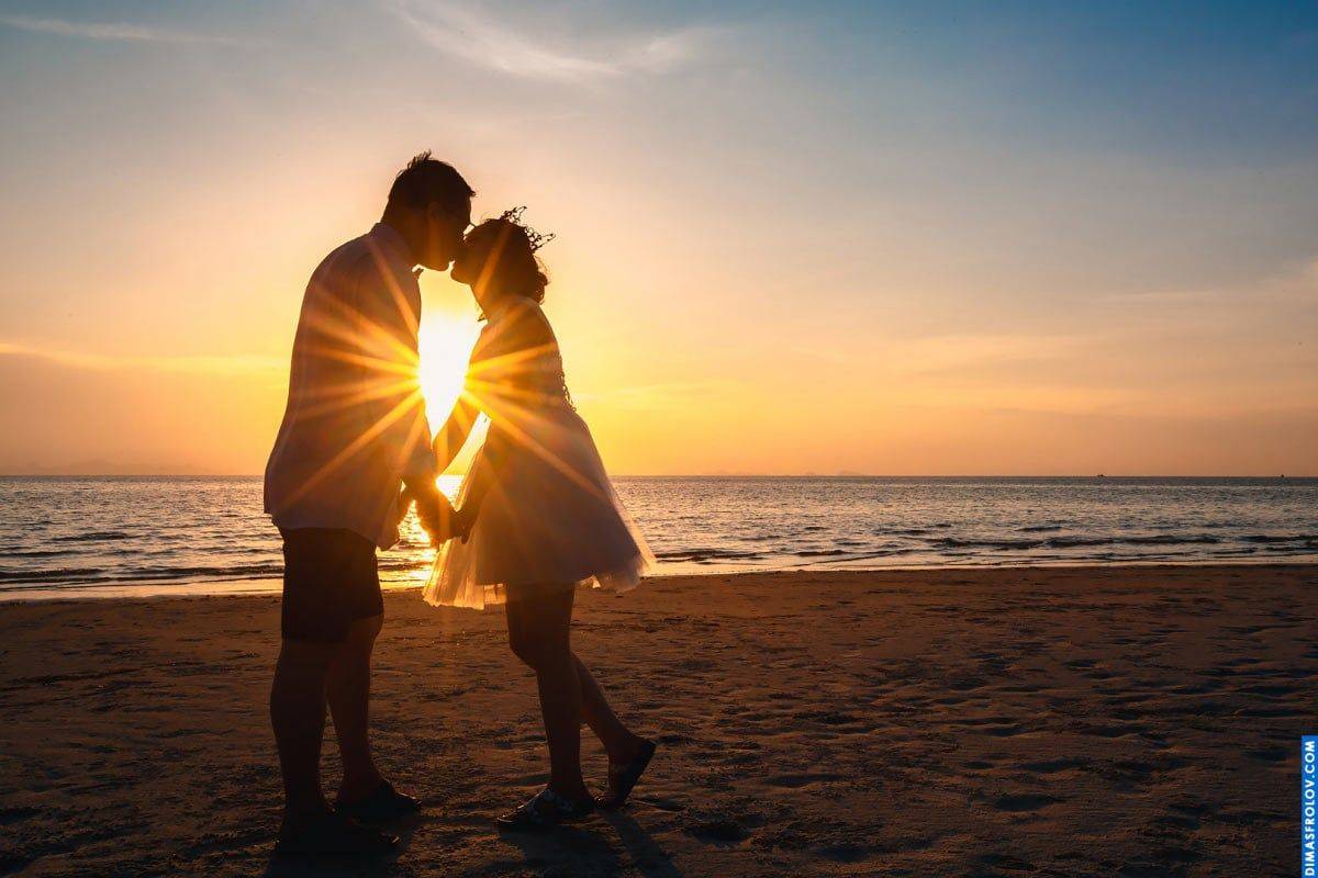 Romantic silhouette of couple at sunset on the beach