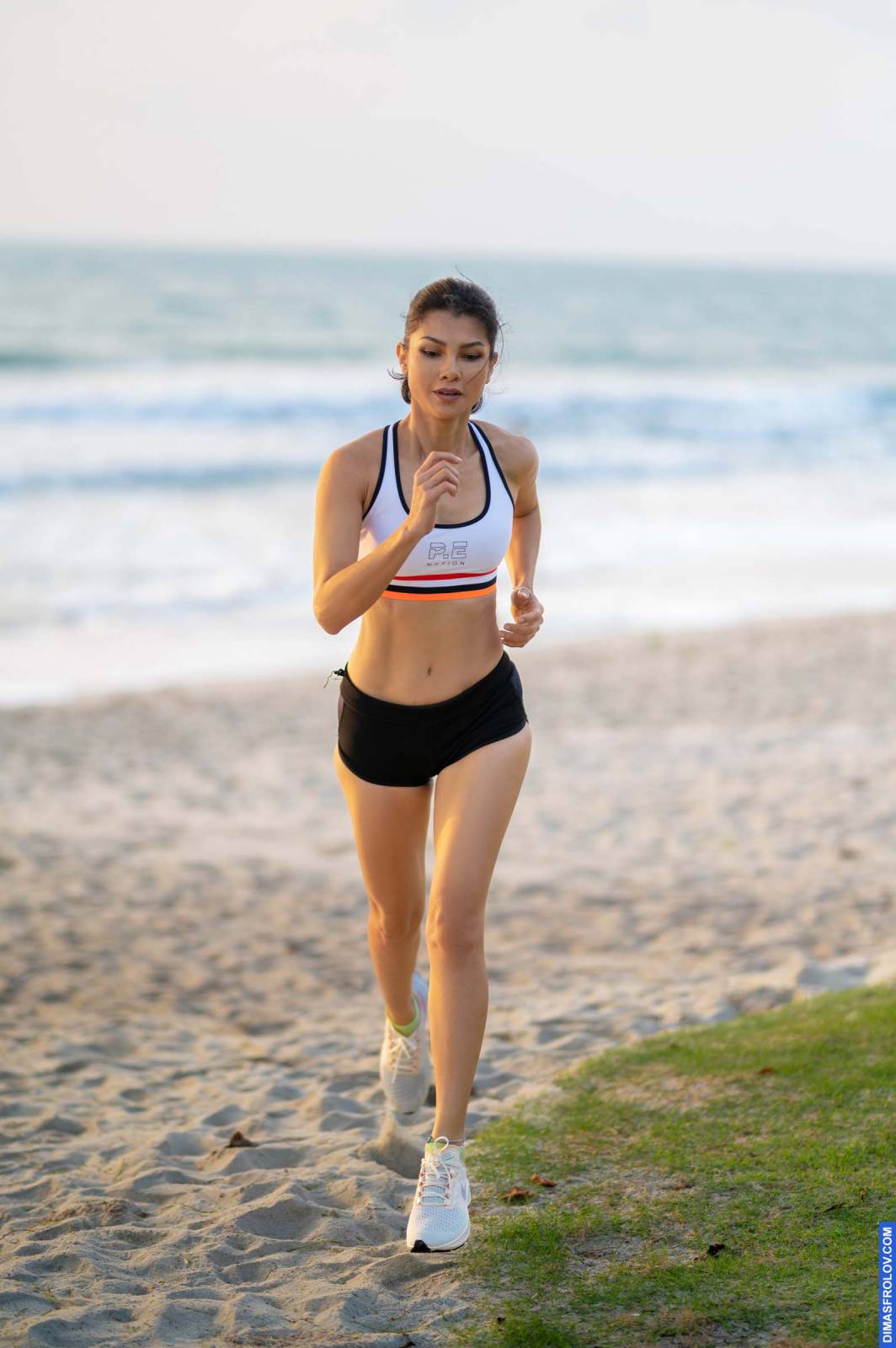 yoga ฟิตเนสยามเช้า - ธันดาร์ หล่าย. บาทต่อภาพ 126338 (2023-05-03 22:19:14)