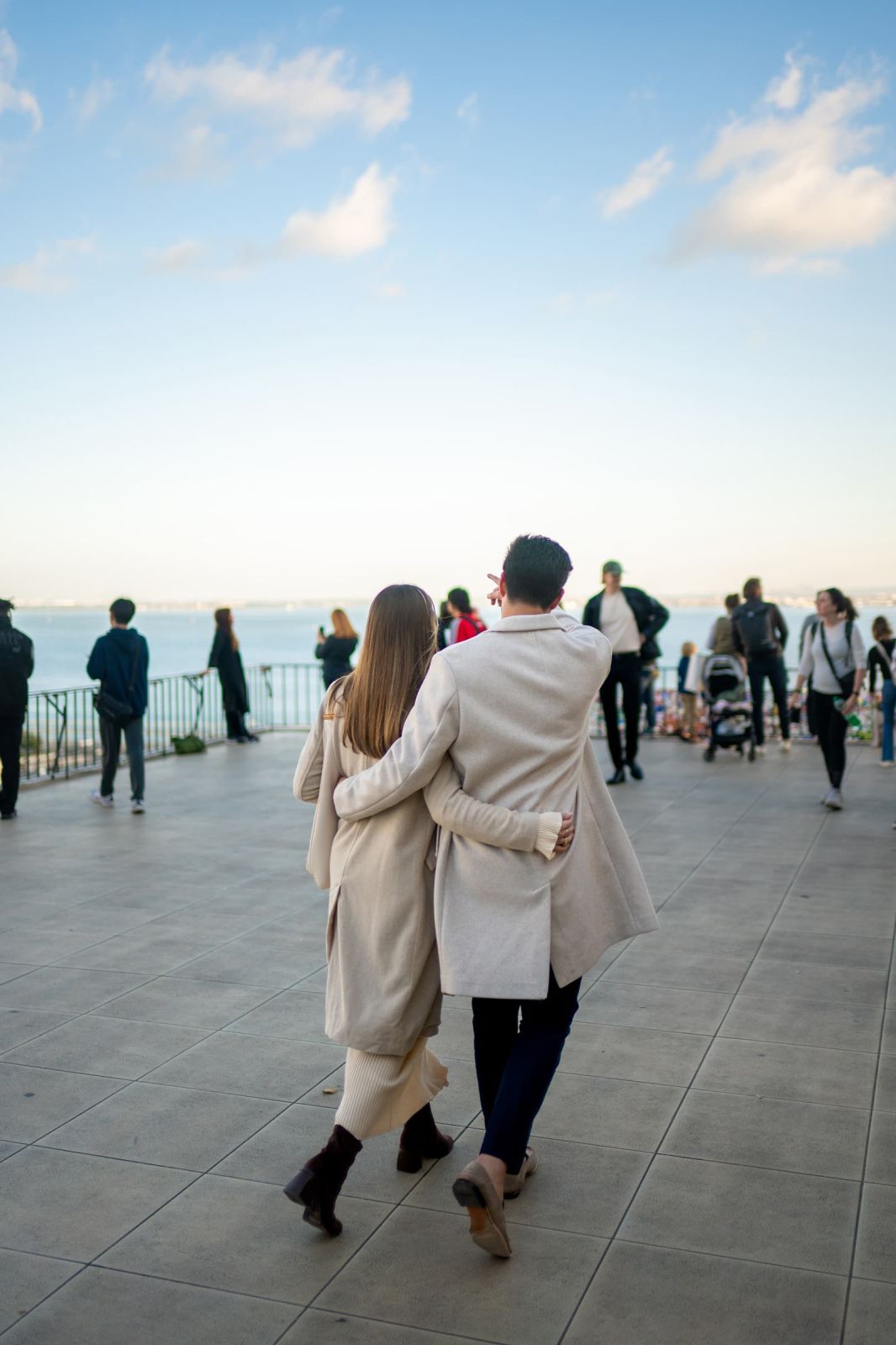 Lisbon proposal at busy place. Photo 131344 (2026-07-15 20:04:50)
