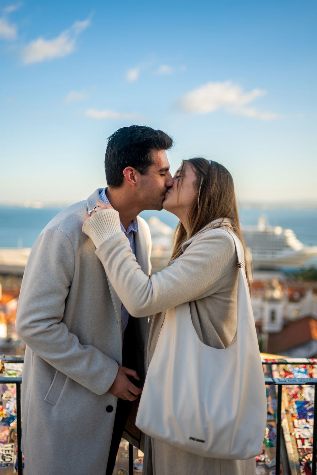 Lisbon proposal at busy place. Photo 131352 (2026-07-15 20:05:00)