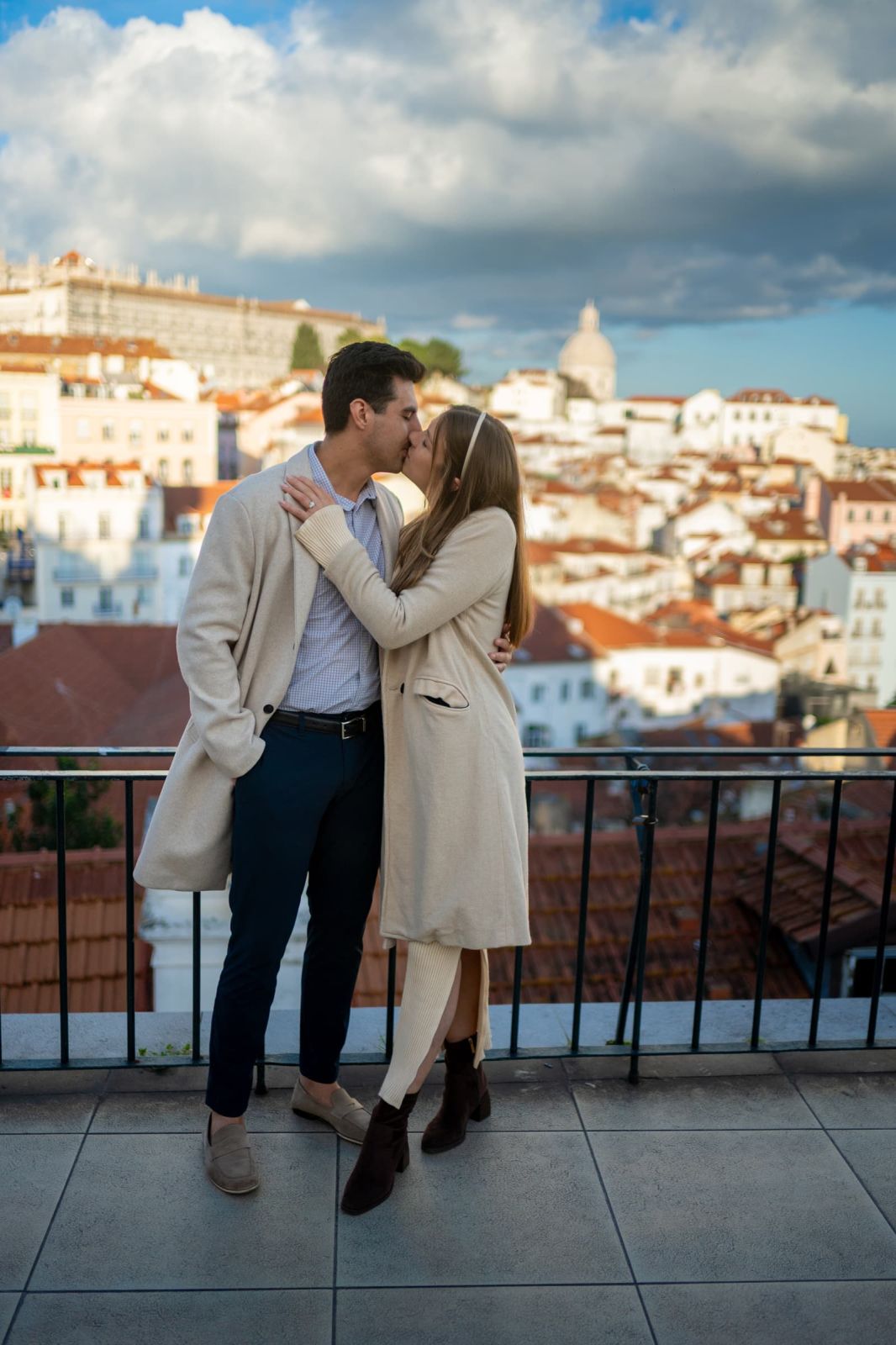 Lisbon proposal at busy place. Photo 131361 (2026-07-15 20:05:16)