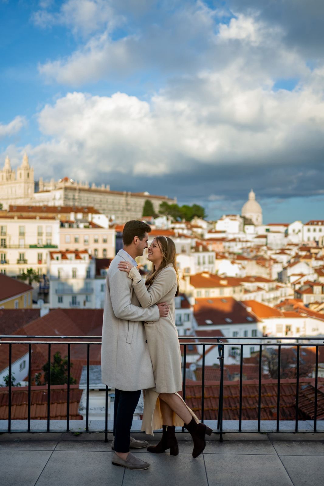 Lisbon proposal at busy place. Photo 131362 (2026-07-15 20:05:18)
