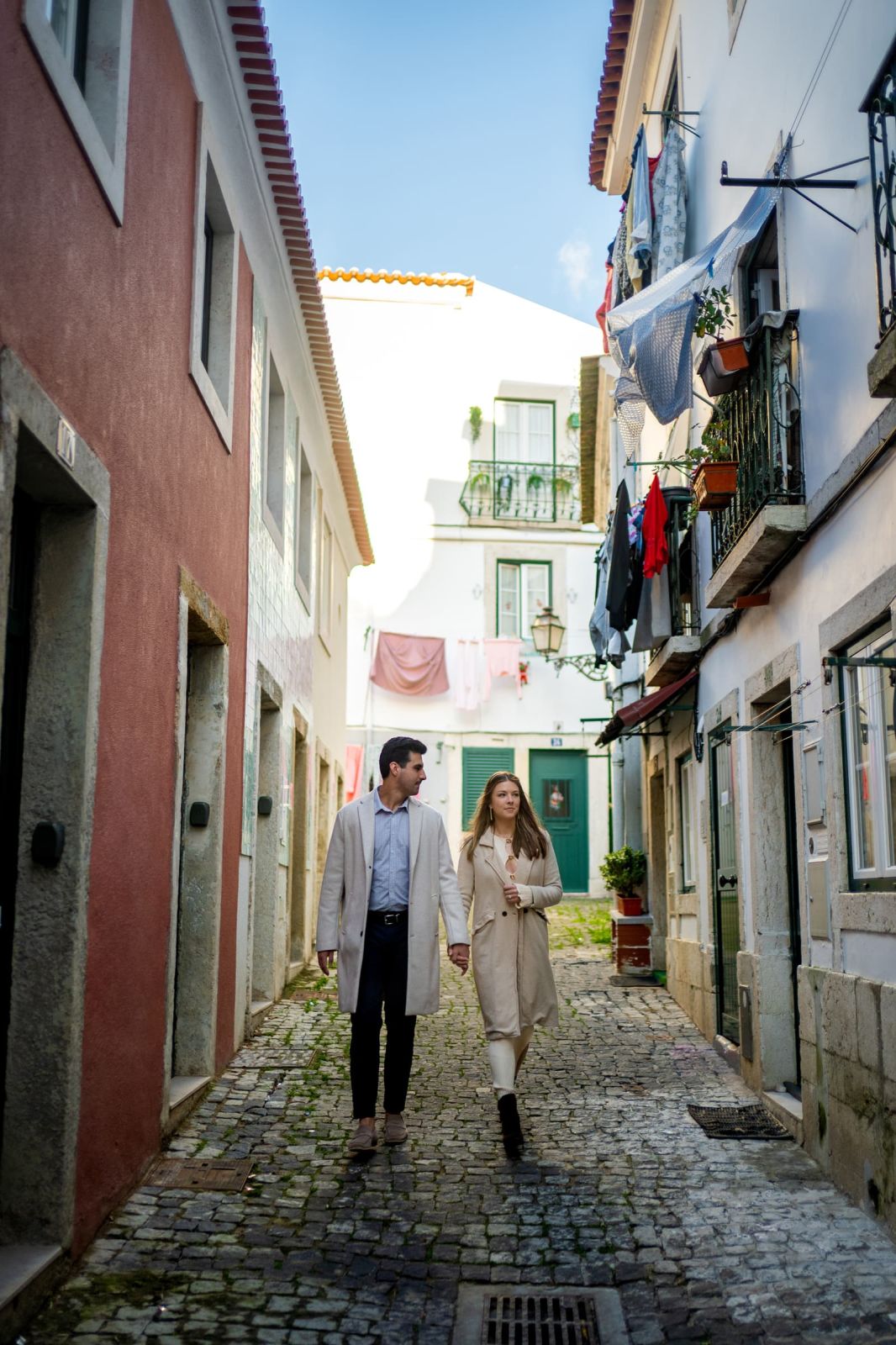 Lisbon proposal at busy place. Photo 131376 (2026-07-15 20:05:33)