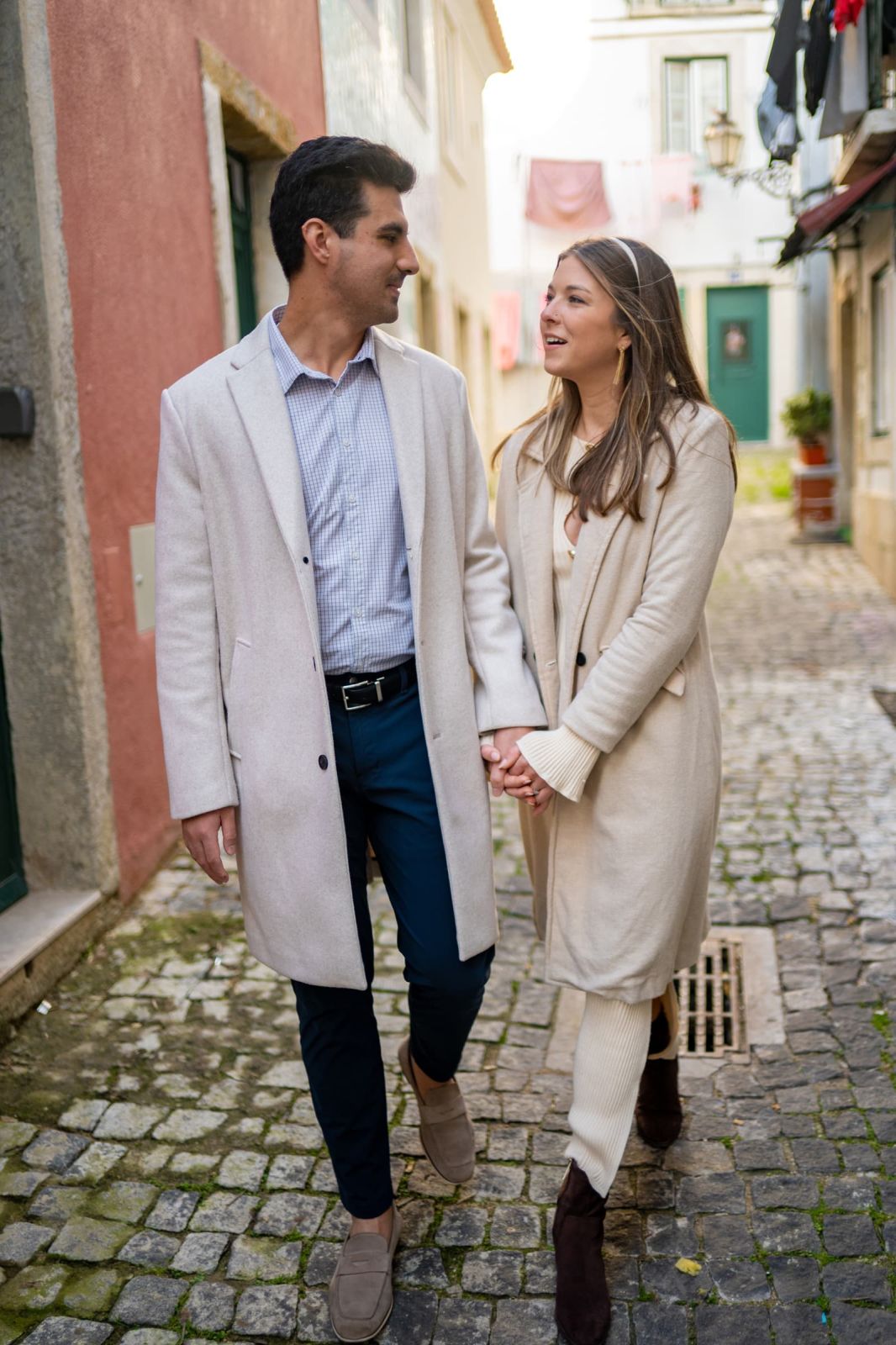 Lisbon proposal at busy place. Photo 131378 (2026-07-15 20:05:35)