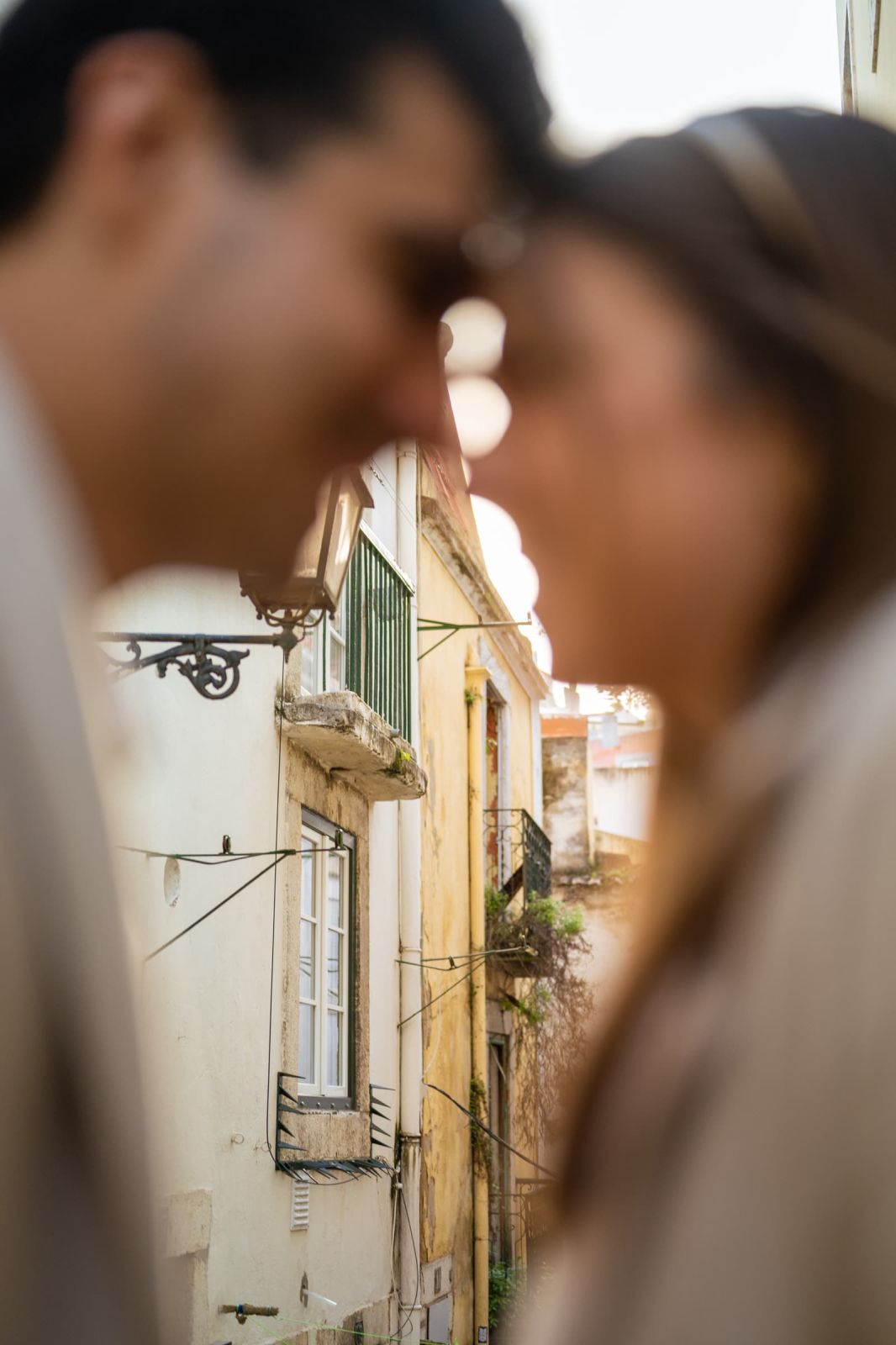 Lisbon proposal at busy place. Photo 131391 (2026-07-15 20:05:47)