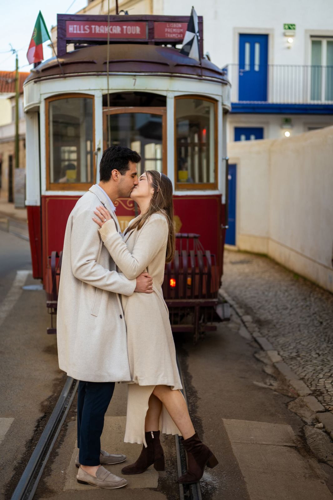 Lisbon proposal at busy place. Photo 131395 (2026-07-15 20:05:52)