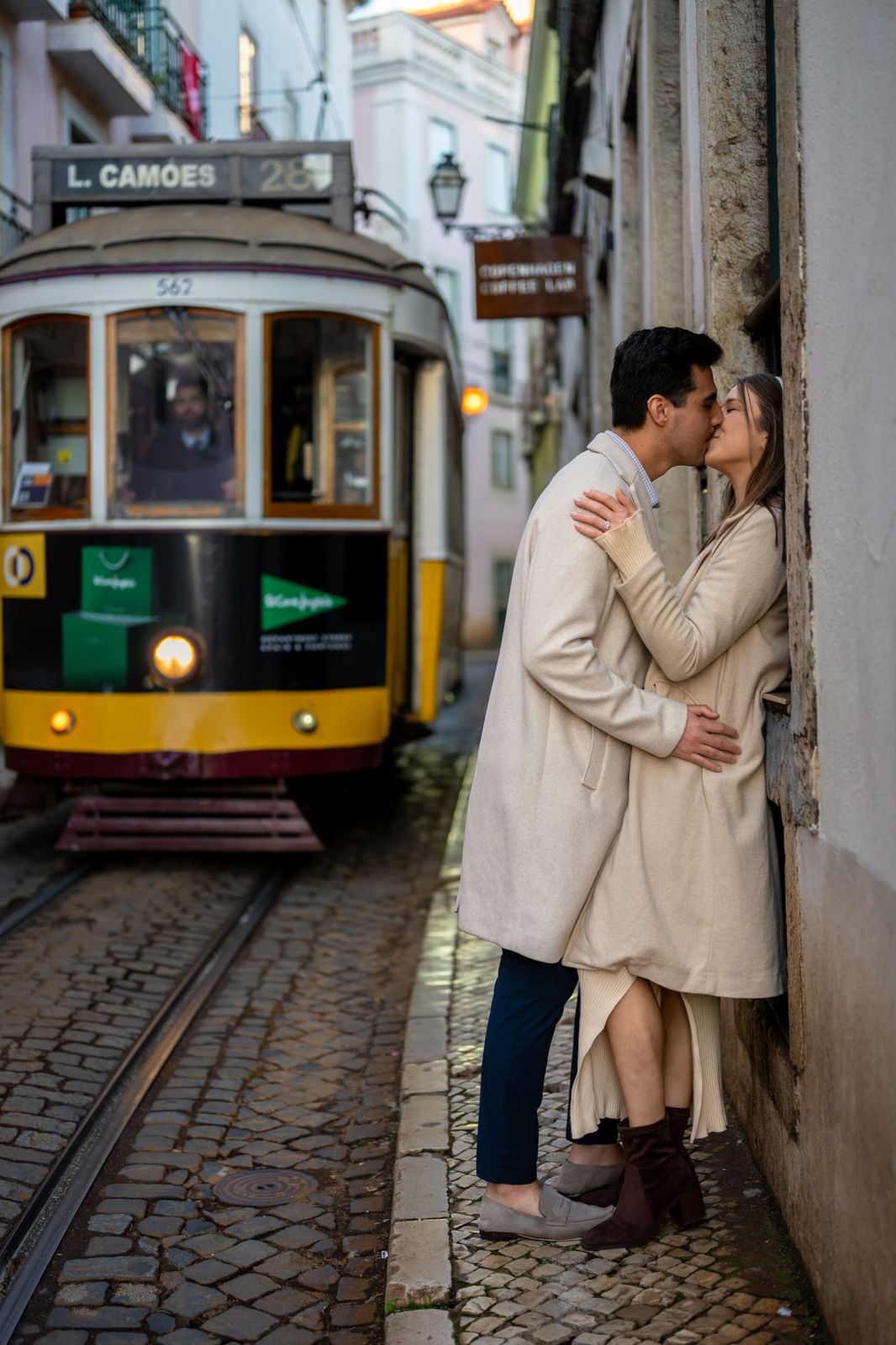 Lisbon proposal at busy place. Photo 131399 (2026-07-15 20:05:57)