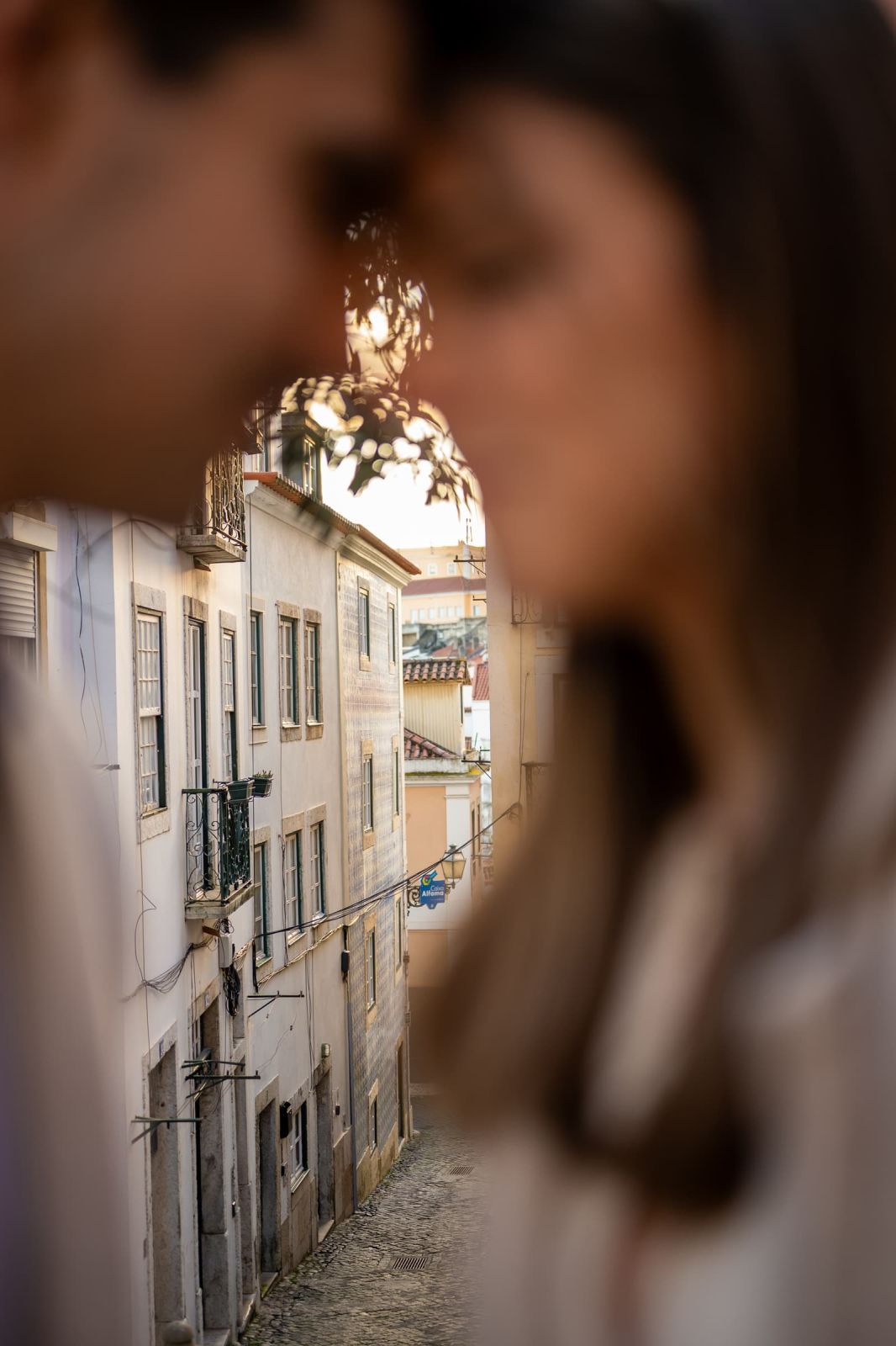 Lisbon proposal at busy place. Photo 131410 (2026-07-15 20:06:10)