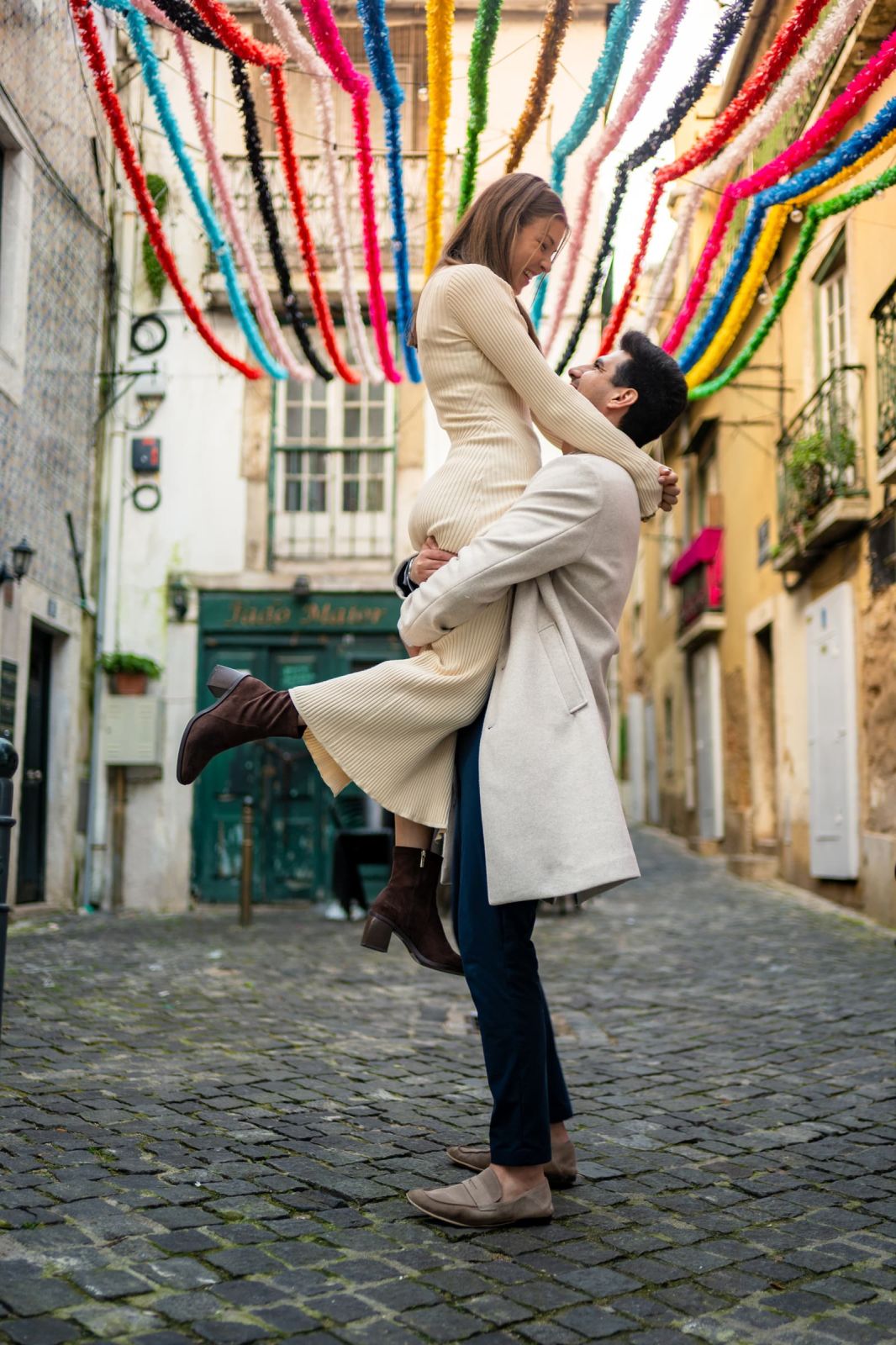 Lisbon proposal at busy place. Photo 131417 (2026-07-15 20:06:20)