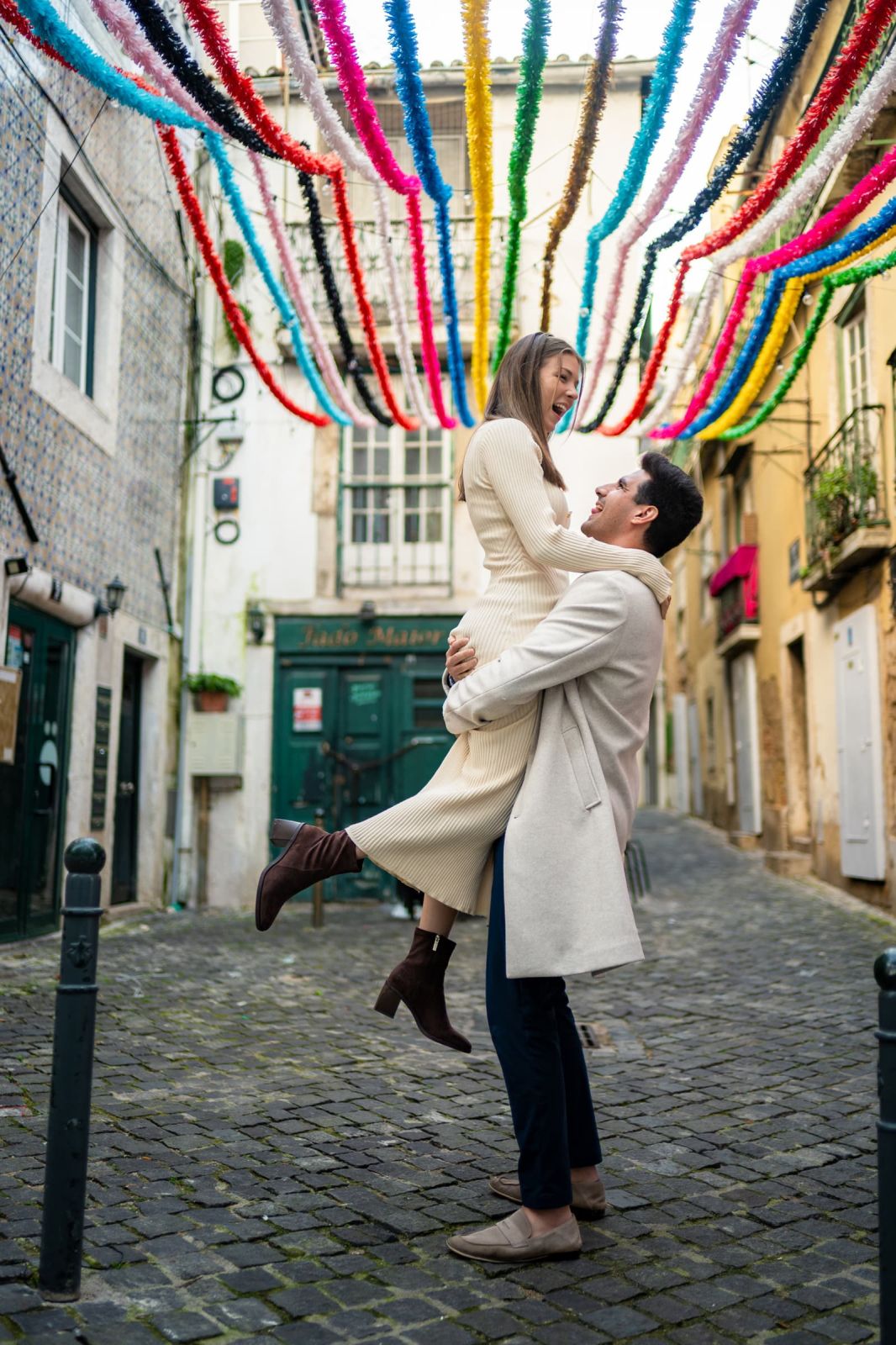 Lisbon proposal at busy place. Photo 131418 (2026-07-15 20:06:21)