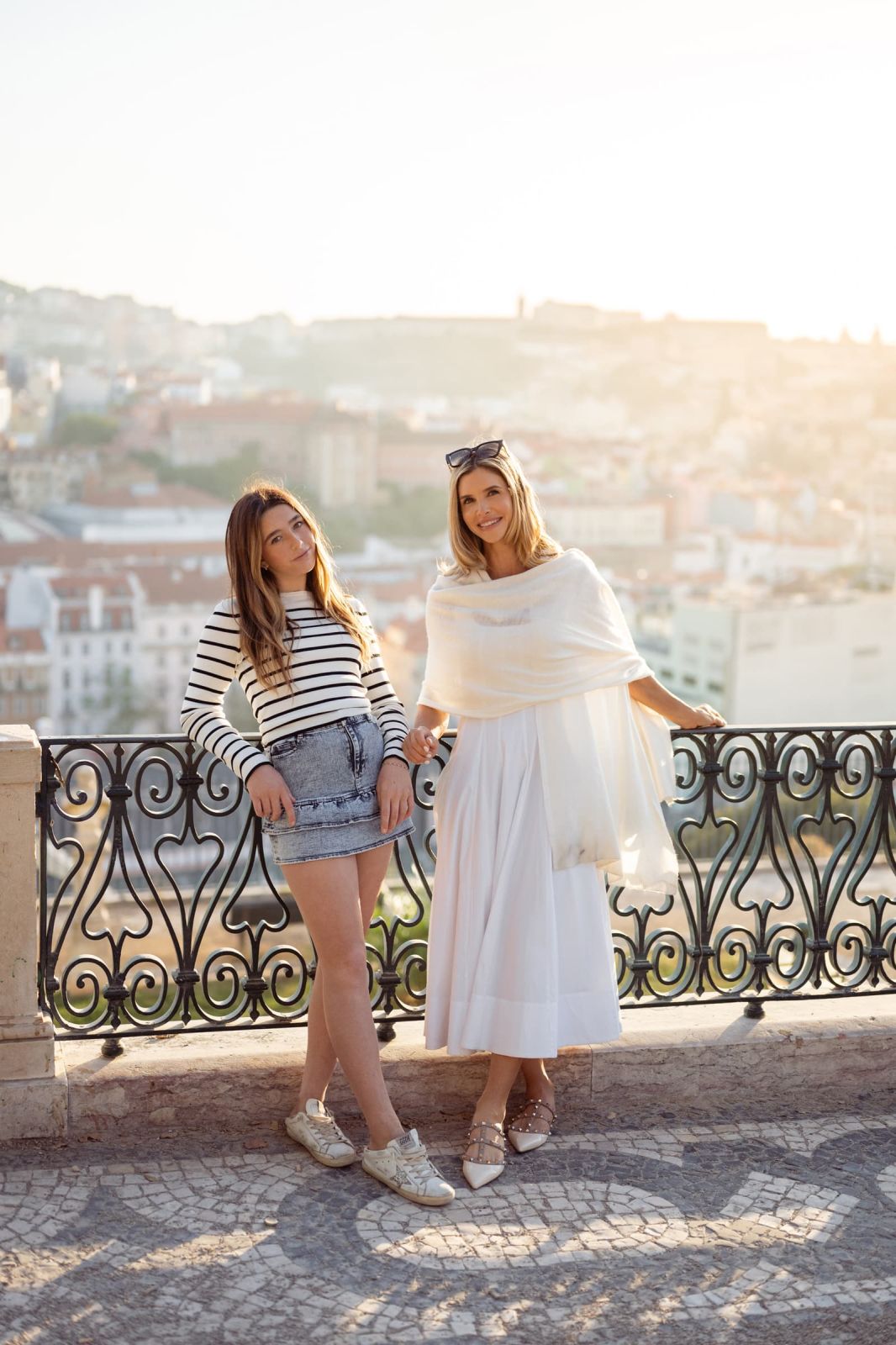 Sessão Fotográfica em Família ao Nascer do Sol no Miradouro de São Pedro de Alcântara, Lisboa. Foto 132054 (2026-07-16 13:10:13)