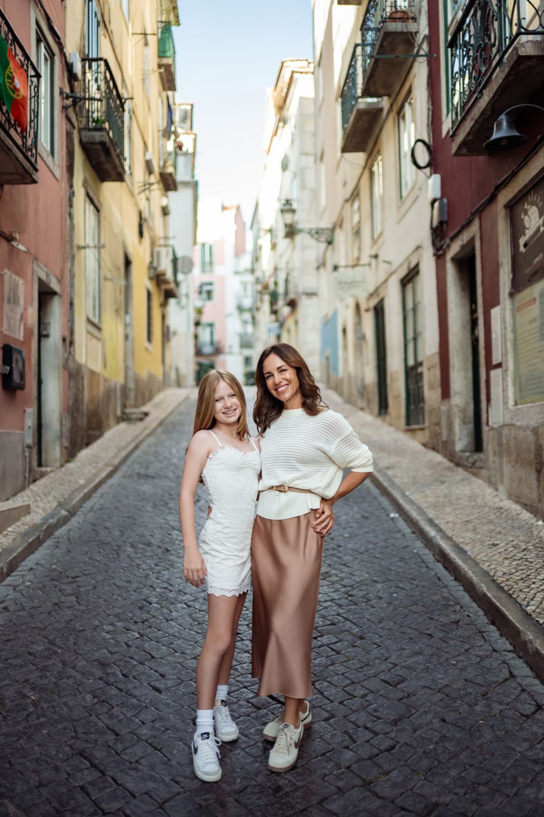 Sessão Fotográfica em Família ao Nascer do Sol no Miradouro de São Pedro de Alcântara, Lisboa. Foto 132079 (2026-07-16 13:10:42)