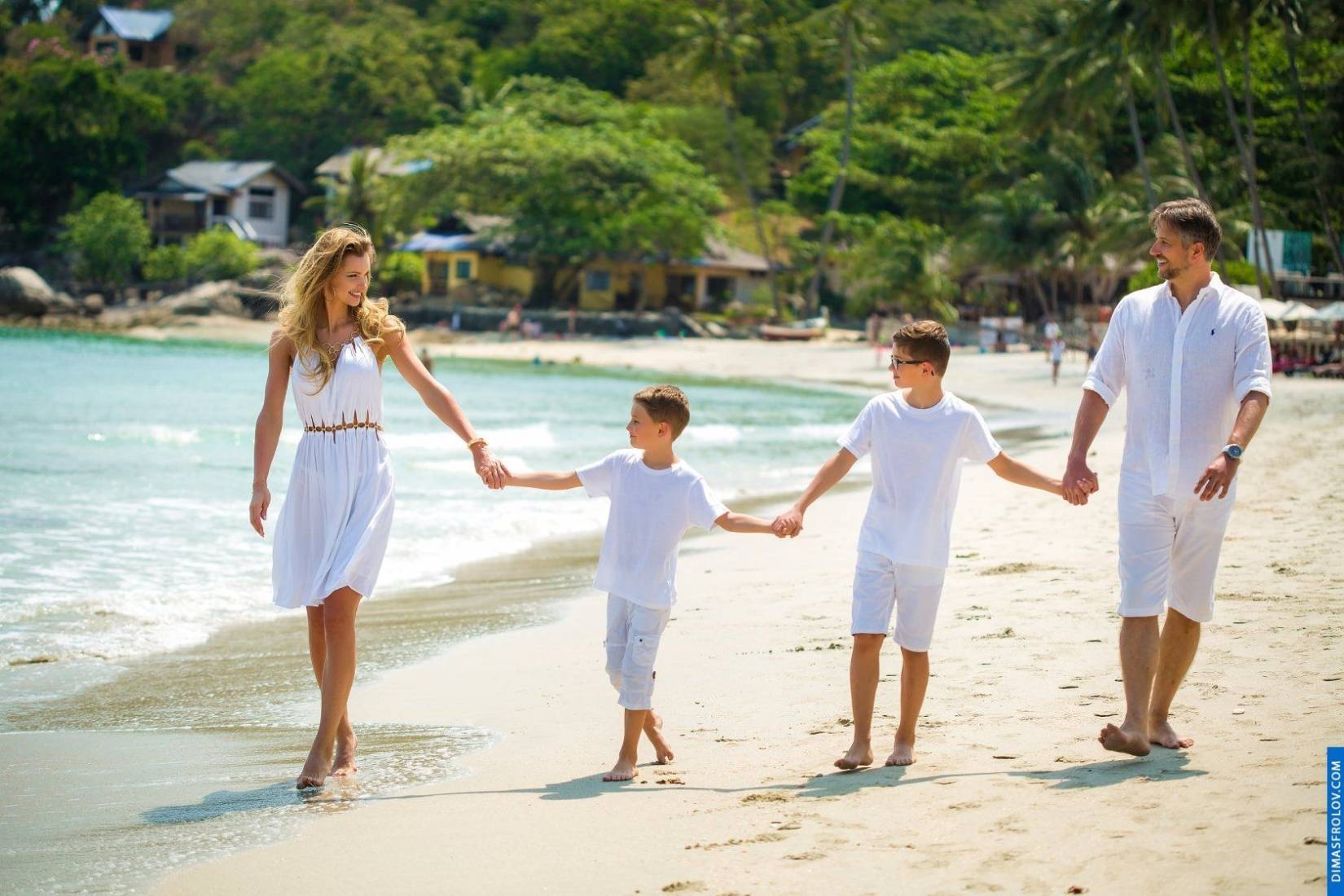 family Lenka, Milan and their kids. บาทต่อภาพ 33754 (2023-05-03 21:51:35)