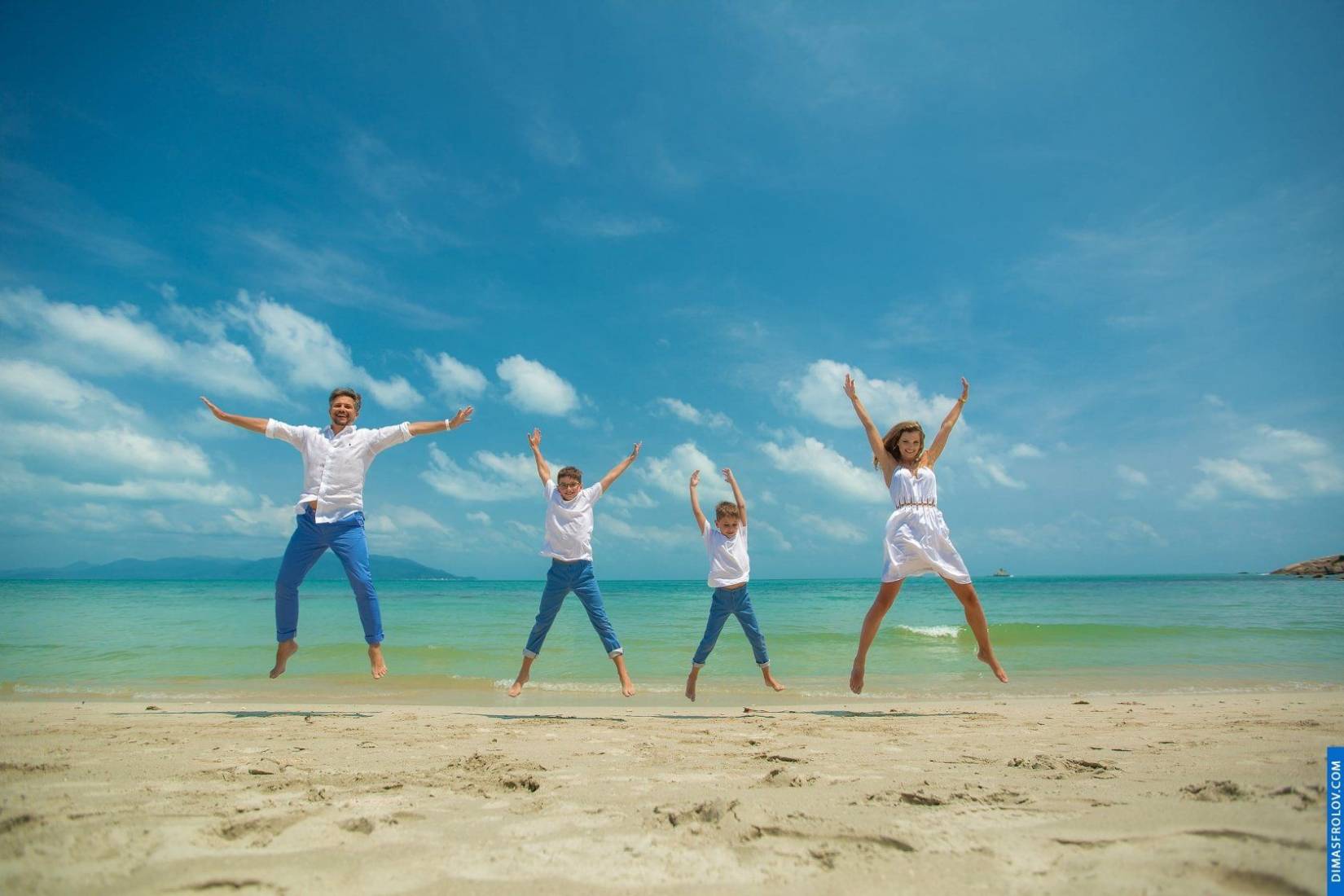 family Lenka, Milan and their kids. บาทต่อภาพ 33721 (2023-05-03 21:51:35)