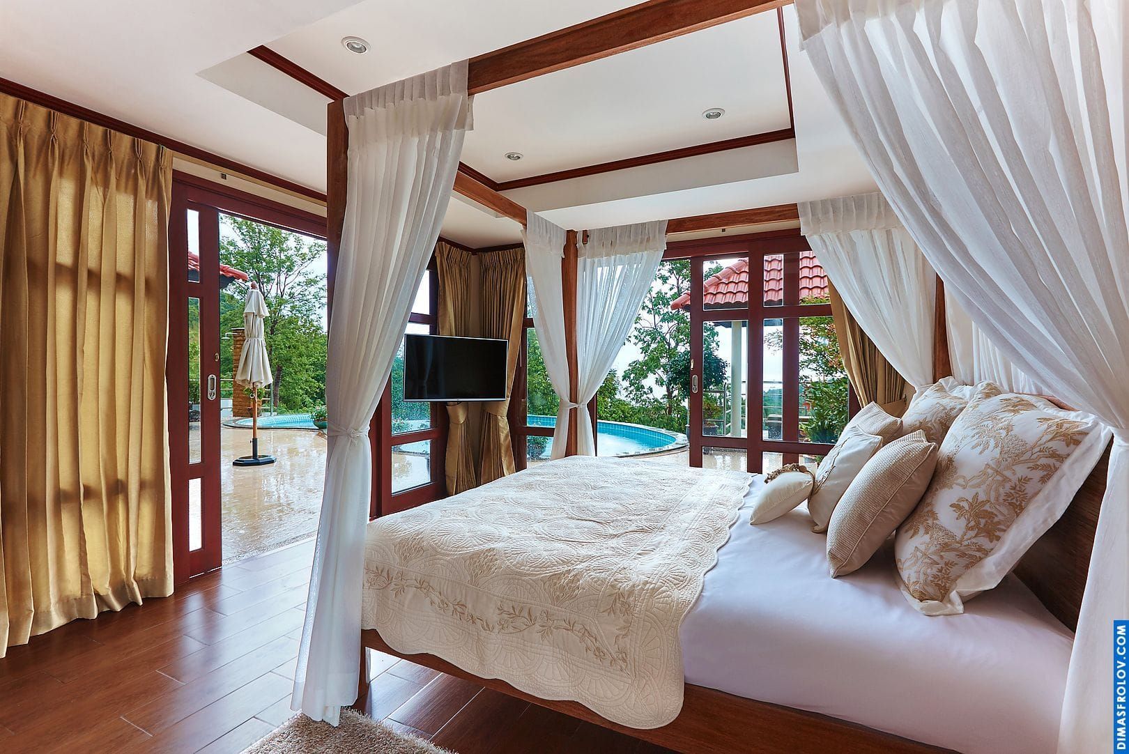 Romantic hotel suite: canopy bed and luxurious decor with soft lighting