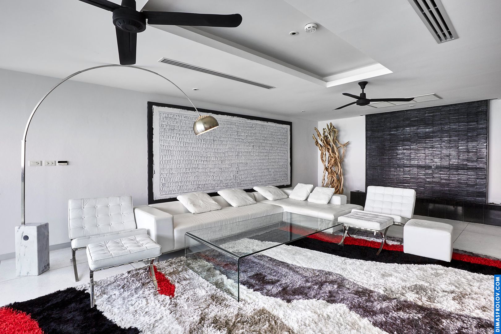 Luxury hotel bedroom: elegant design with a large bed and ambient lighting