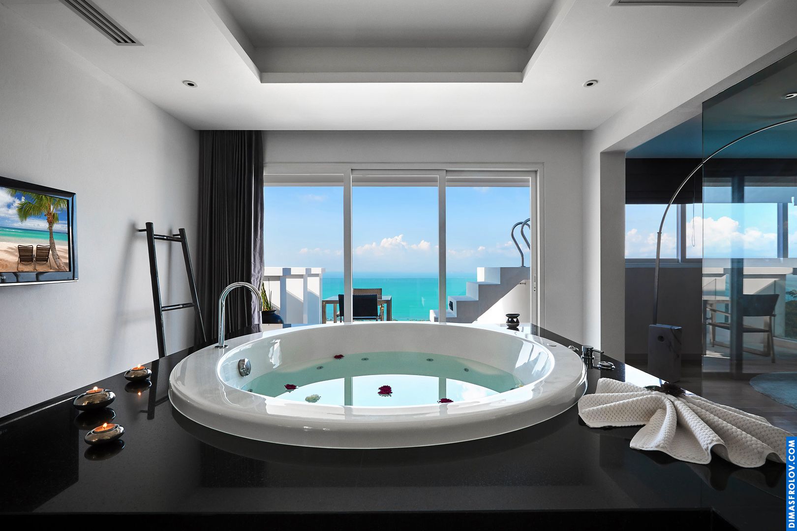 Luxury hotel bathroom: spacious design with a jacuzzi and ocean panorama