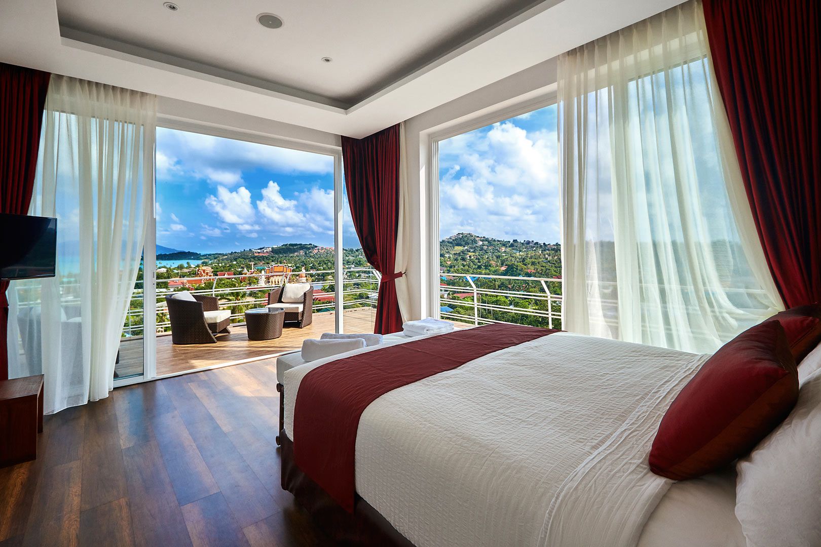 Elegant hotel bedroom: spacious room with a view and luxurious bedding