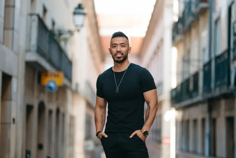 Patrick Hong จาก Bairro Alto ถึง Alcântara. ถ่ายรูปพอร์ตเทรตสำหรับผู้ชาย