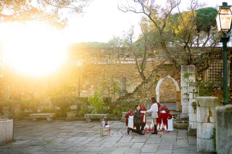Proposal at São Jorge Castle. How is the surprise proposal photo shoot going...