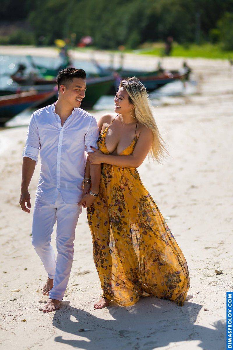 เดินเล่นริมชายหาดท่ามกลางแสงอบอุ่นและลมเบาๆ