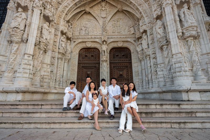Sunrise family photo shoot at Jeronimo Monastery. Full family photo shoots