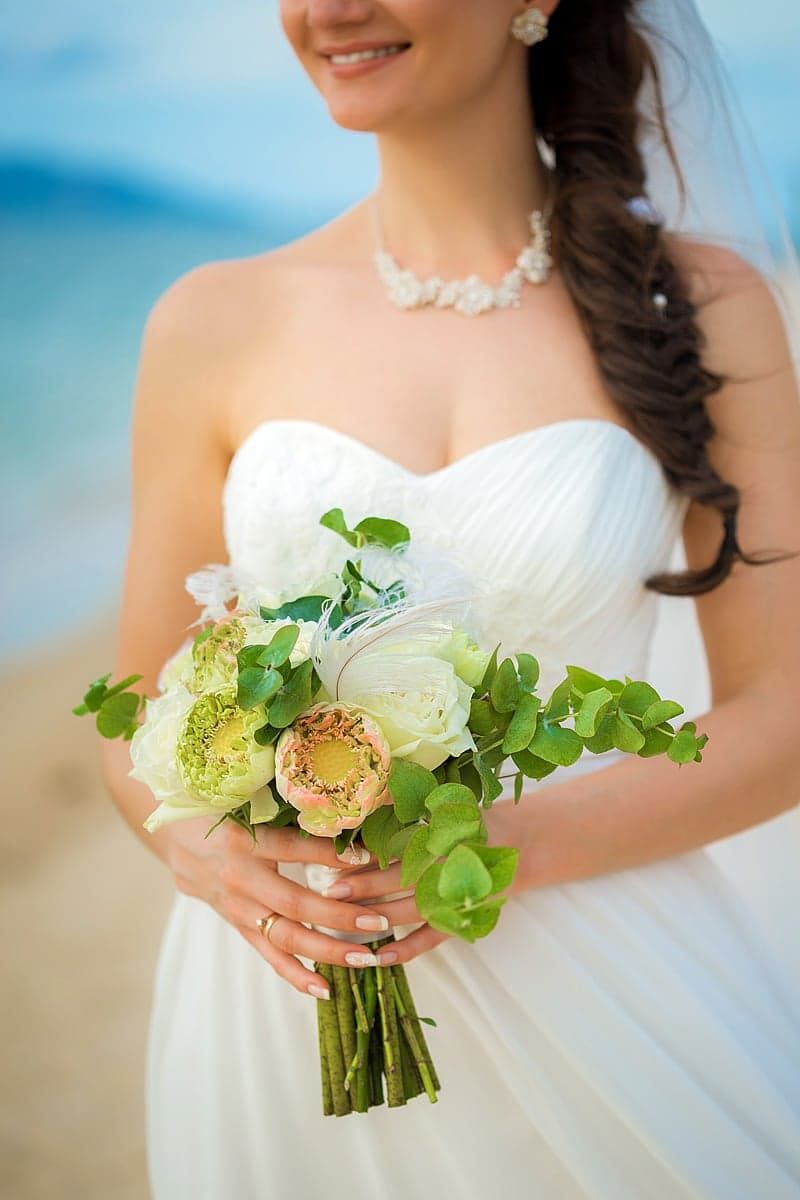 ช่อดอกไม้แต่งงาน จากดอกไม้ท้องถิ่นบนเกาะสมุย. ช่างภาพ ดีมัส โฟรล็อกซ์. บาทต่อภาพ1146
