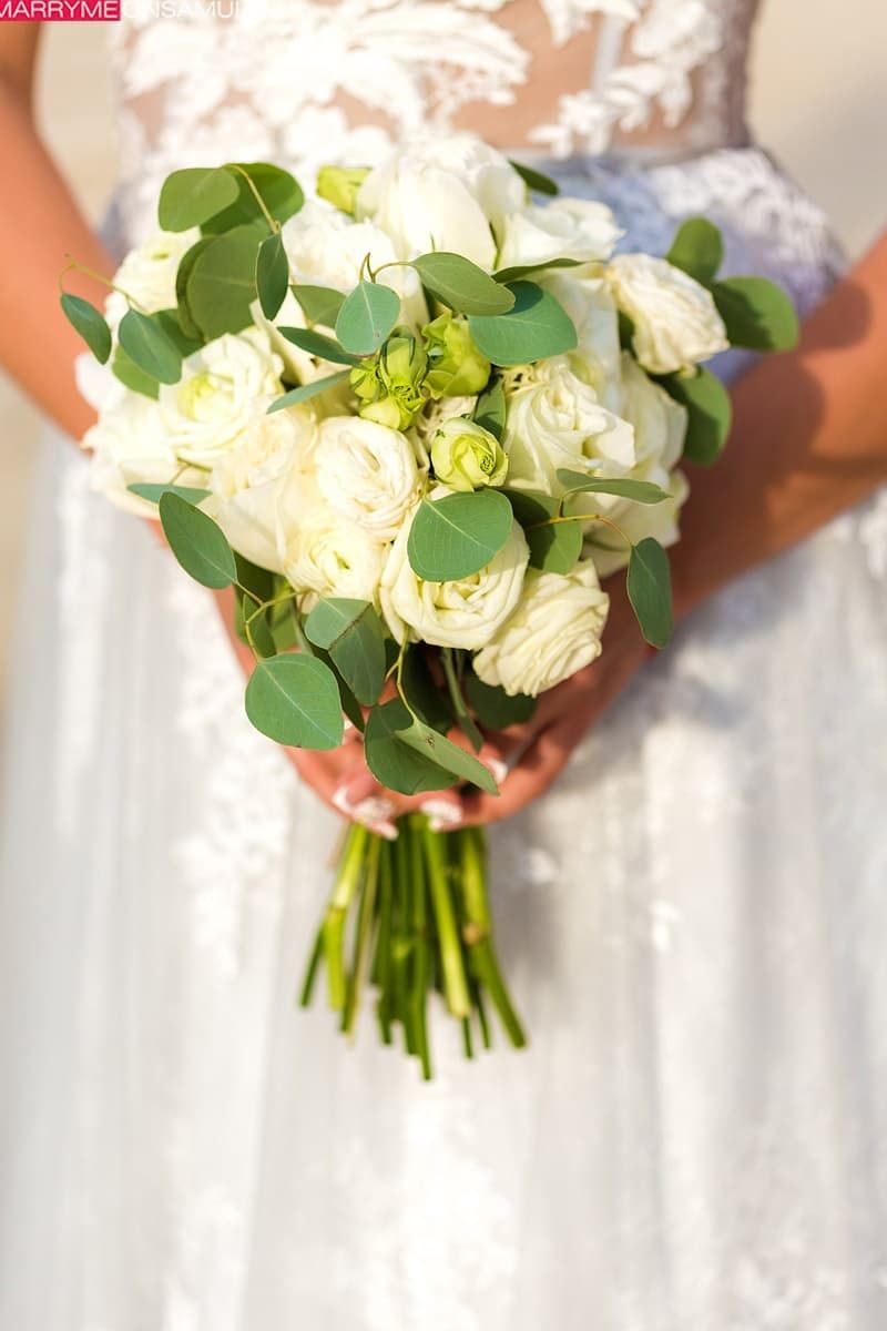 ช่อดอกไม้แต่งงาน จากดอกไม้ท้องถิ่นบนเกาะสมุย. ช่างภาพ ดีมัส โฟรล็อกซ์. บาทต่อภาพ1150