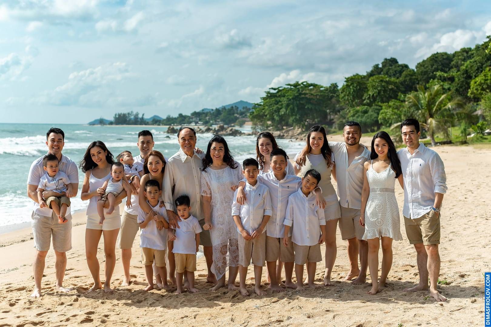ถ่ายภาพกับครอบครัวใหญ่ ณ เกาะสมุย. ช่างภาพ ดีมัส โฟรล็อกซ์. บาทต่อภาพ1784