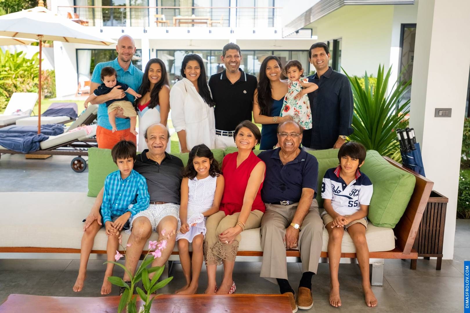 ถ่ายภาพกับครอบครัวใหญ่ ณ เกาะสมุย. ช่างภาพ ดีมัส โฟรล็อกซ์. บาทต่อภาพ1787