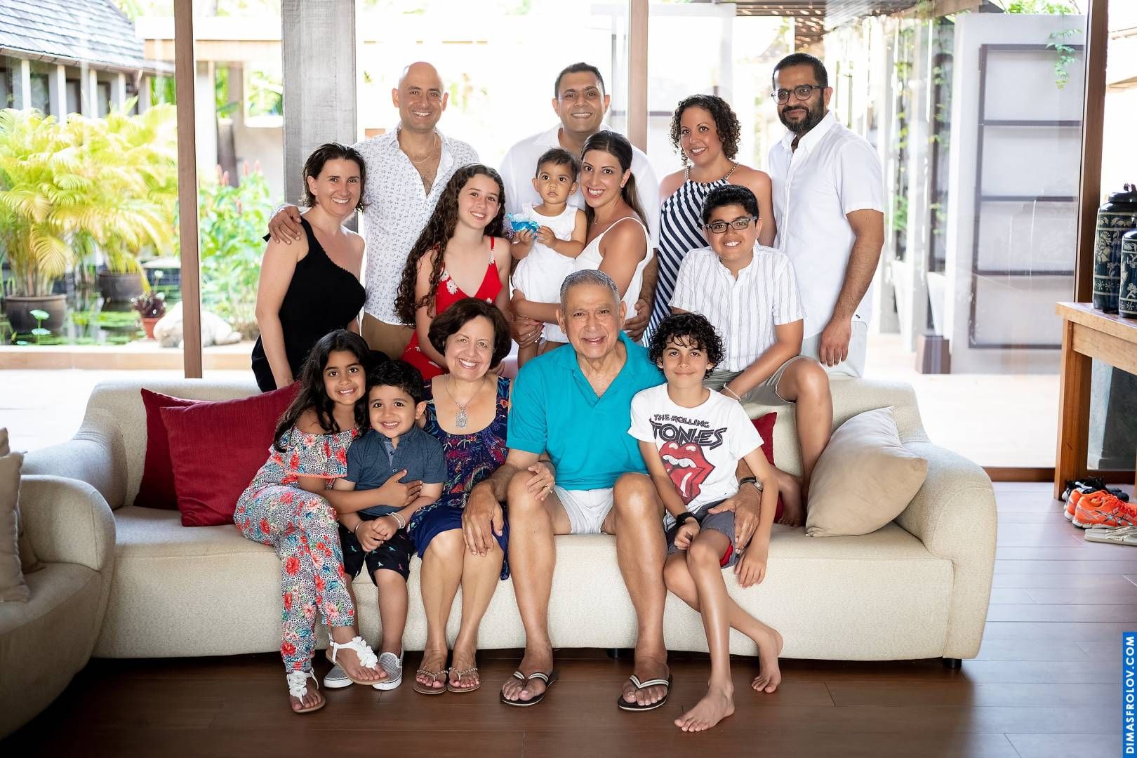 ถ่ายภาพกับครอบครัวใหญ่ ณ เกาะสมุย. ช่างภาพ ดีมัส โฟรล็อกซ์. บาทต่อภาพ1788