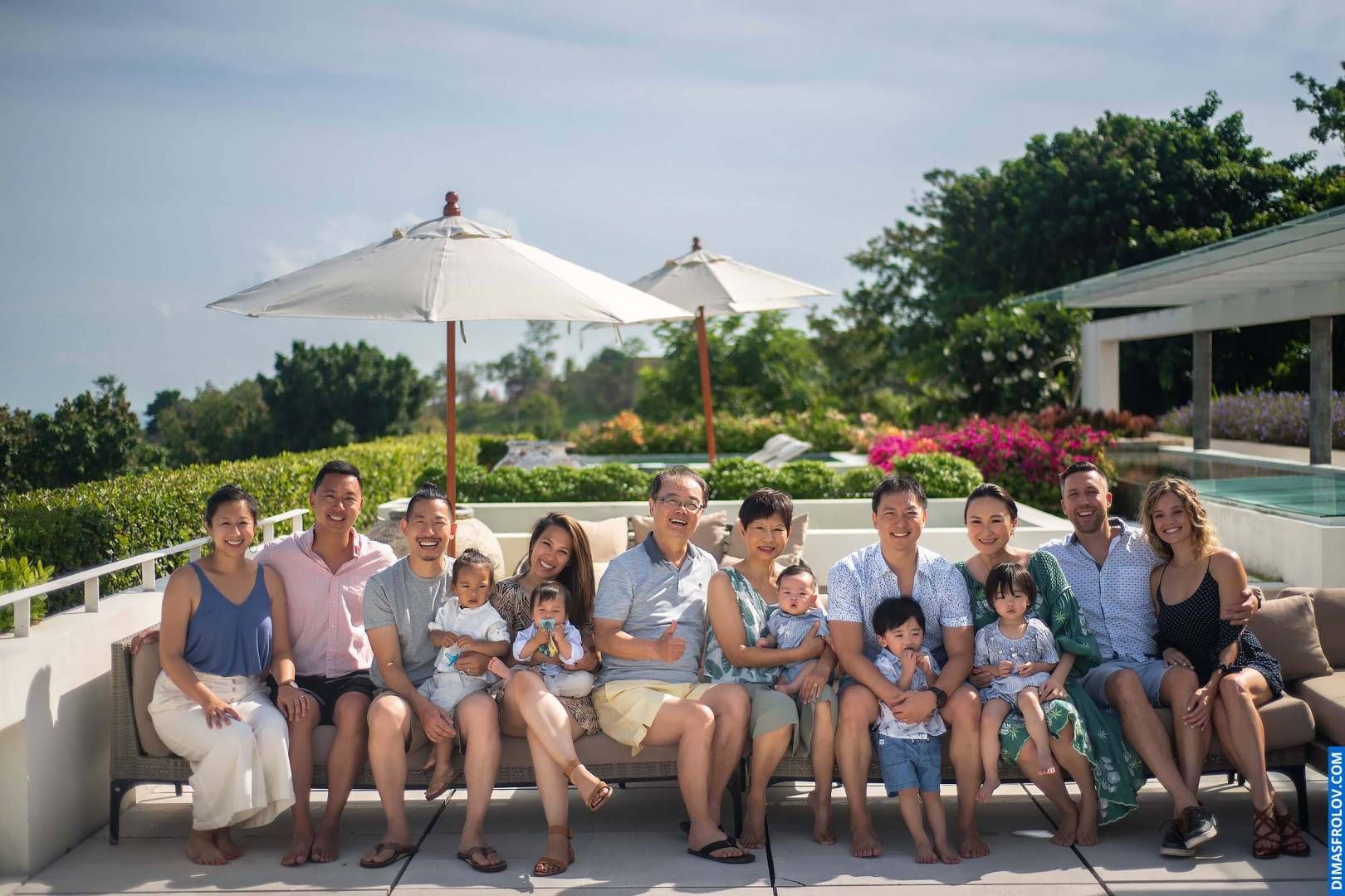 ถ่ายภาพกับครอบครัวใหญ่ ณ เกาะสมุย. ช่างภาพ ดีมัส โฟรล็อกซ์. บาทต่อภาพ1789