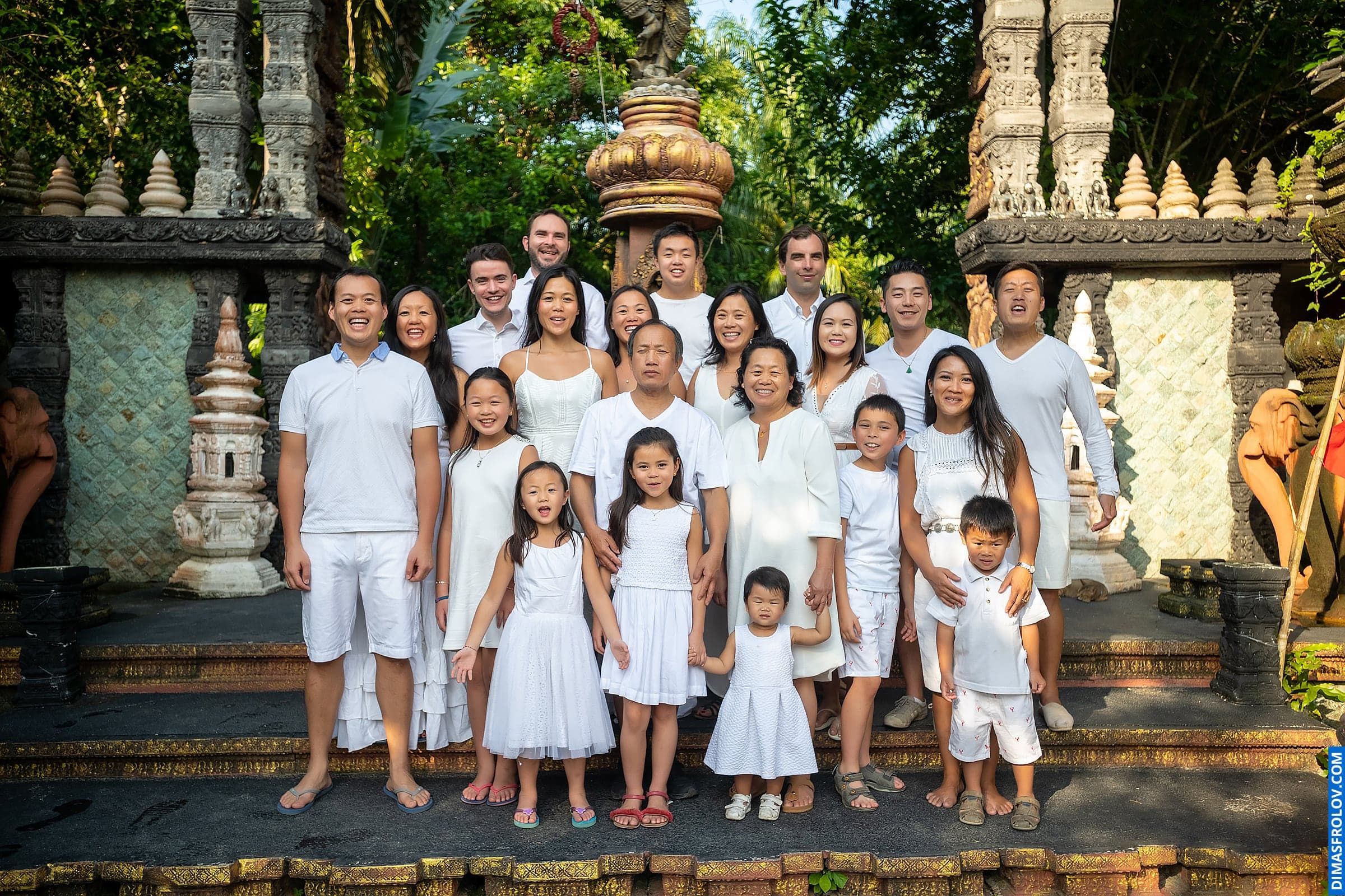ถ่ายภาพกับครอบครัวใหญ่ ณ เกาะสมุย. ช่างภาพ ดีมัส โฟรล็อกซ์. บาทต่อภาพ1795
