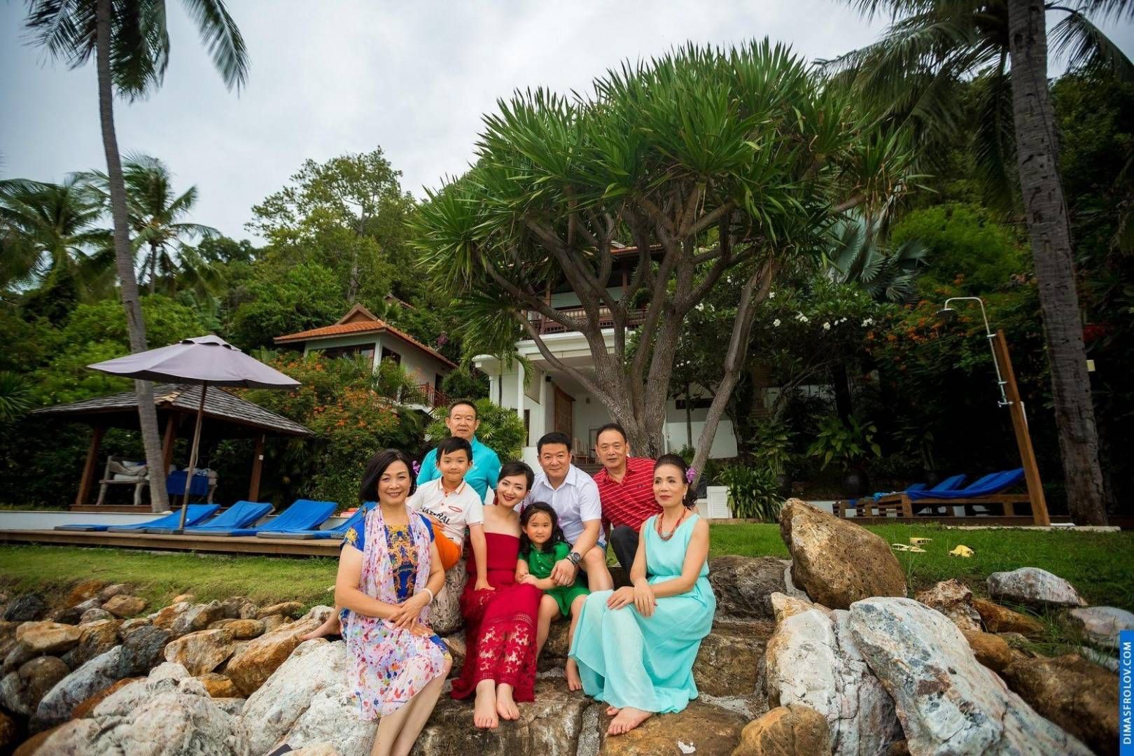 ถ่ายภาพกับครอบครัวใหญ่ ณ เกาะสมุย. ช่างภาพ ดีมัส โฟรล็อกซ์. บาทต่อภาพ1777