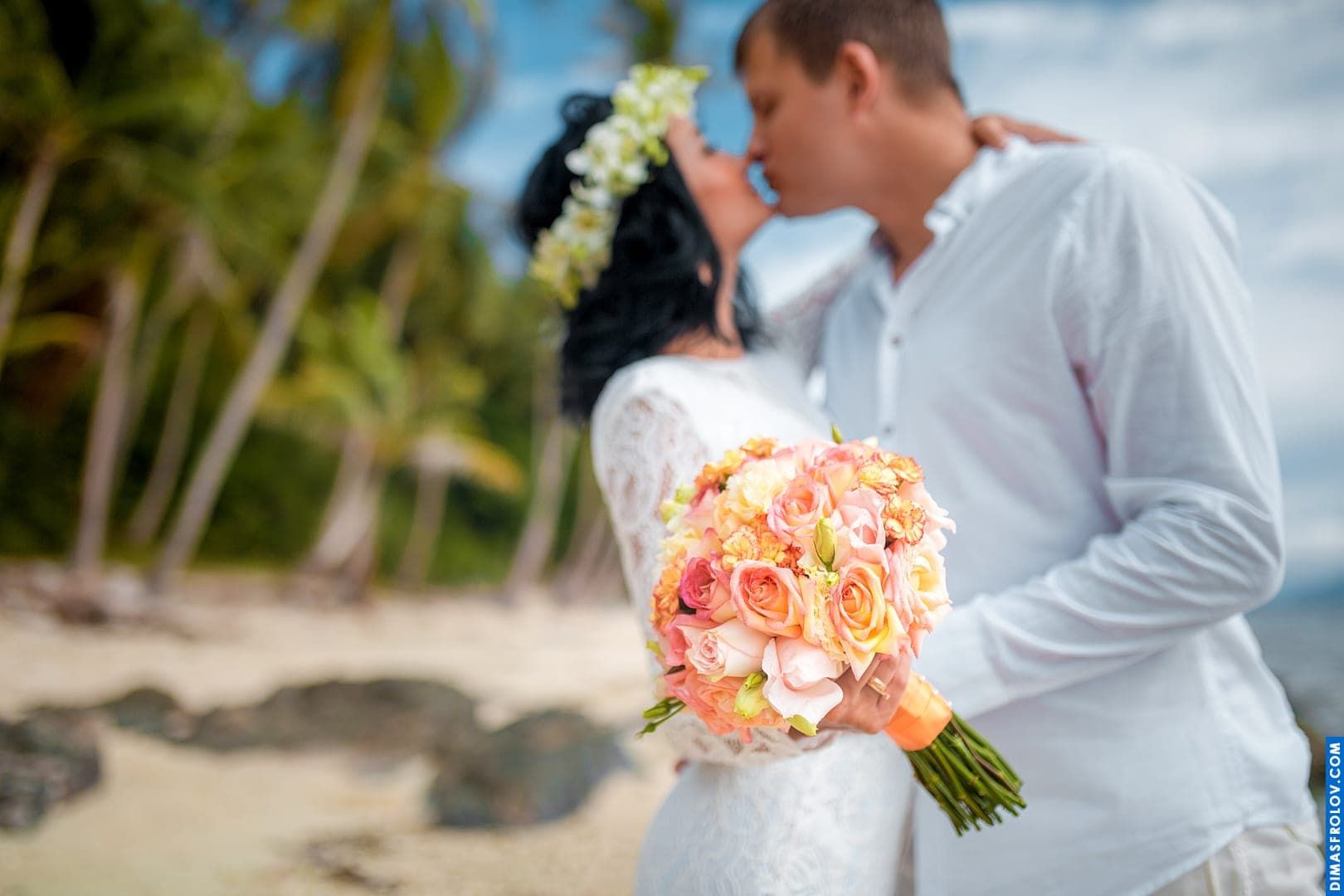 ช่อดอกไม้แต่งงาน จากดอกไม้ท้องถิ่นบนเกาะสมุย. ช่างภาพ ดีมัส โฟรล็อกซ์. บาทต่อภาพ1156