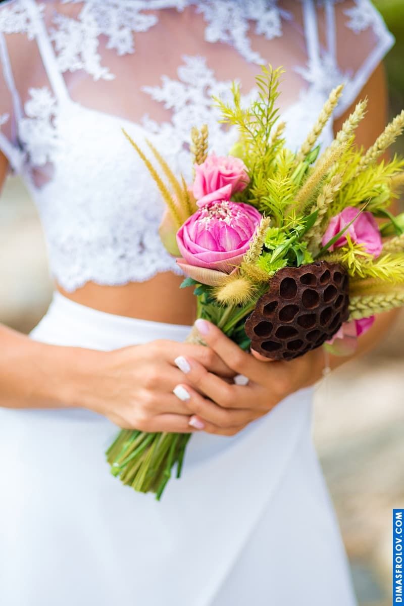 ช่อดอกไม้แต่งงาน จากดอกไม้ท้องถิ่นบนเกาะสมุย. ช่างภาพ ดีมัส โฟรล็อกซ์. บาทต่อภาพ1162
