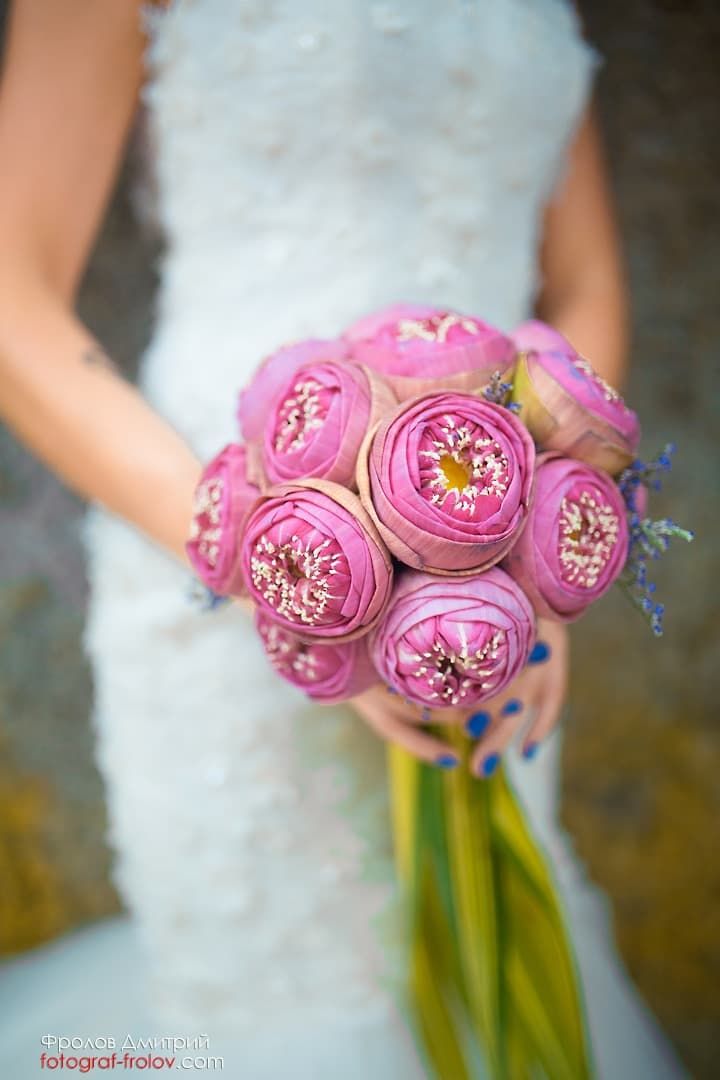 ช่อดอกไม้แต่งงาน จากดอกไม้ท้องถิ่นบนเกาะสมุย. ช่างภาพ ดีมัส โฟรล็อกซ์. บาทต่อภาพ1174