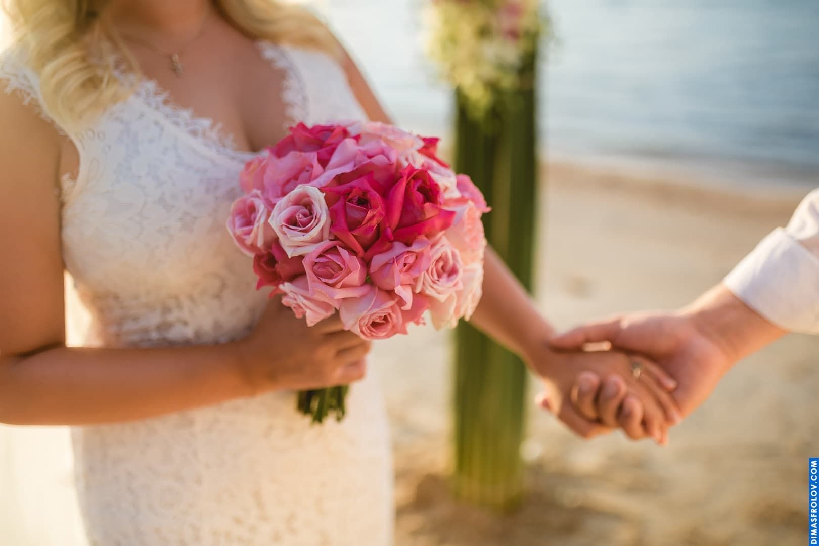 ช่อดอกไม้แต่งงาน จากดอกไม้ท้องถิ่นบนเกาะสมุย. ช่างภาพ ดีมัส โฟรล็อกซ์. บาทต่อภาพ1182