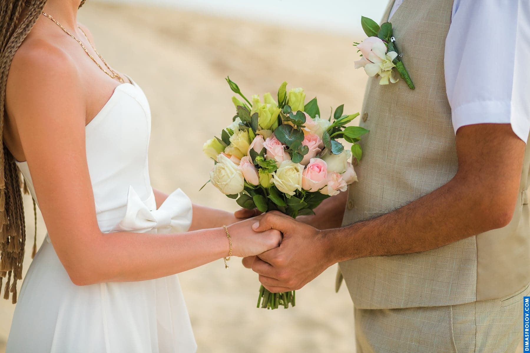 ช่อดอกไม้แต่งงาน จากดอกไม้ท้องถิ่นบนเกาะสมุย. ช่างภาพ ดีมัส โฟรล็อกซ์. บาทต่อภาพ1183