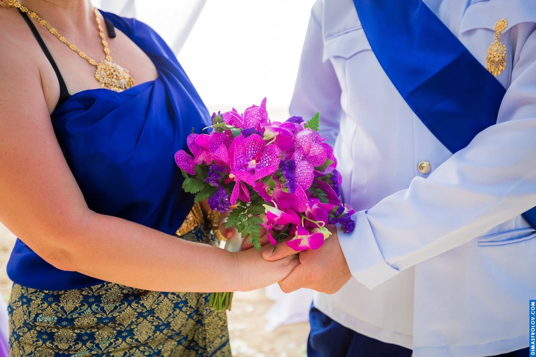 ช่อดอกไม้แต่งงาน จากดอกไม้ท้องถิ่นบนเกาะสมุย. ช่างภาพ ดีมัส โฟรล็อกซ์. บาทต่อภาพ1188