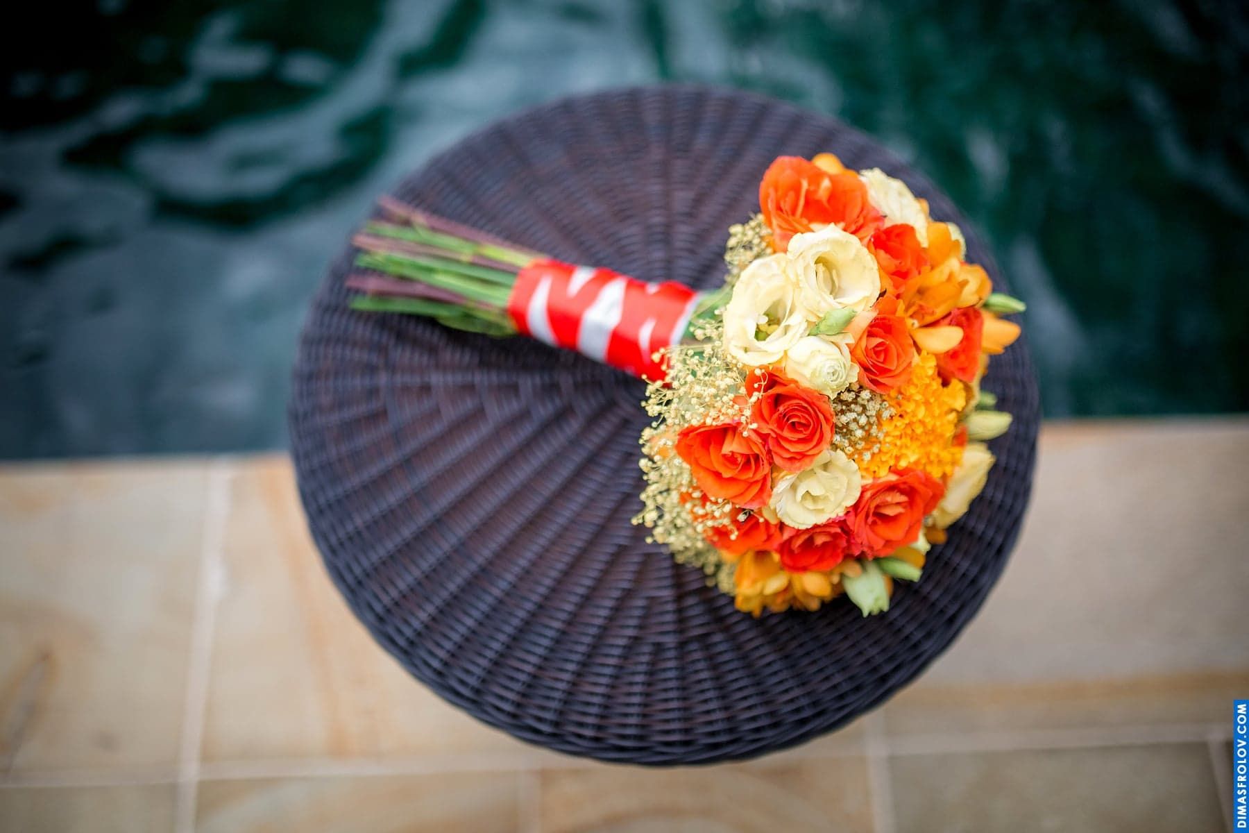 ช่อดอกไม้แต่งงาน จากดอกไม้ท้องถิ่นบนเกาะสมุย. ช่างภาพ ดีมัส โฟรล็อกซ์. บาทต่อภาพ1219