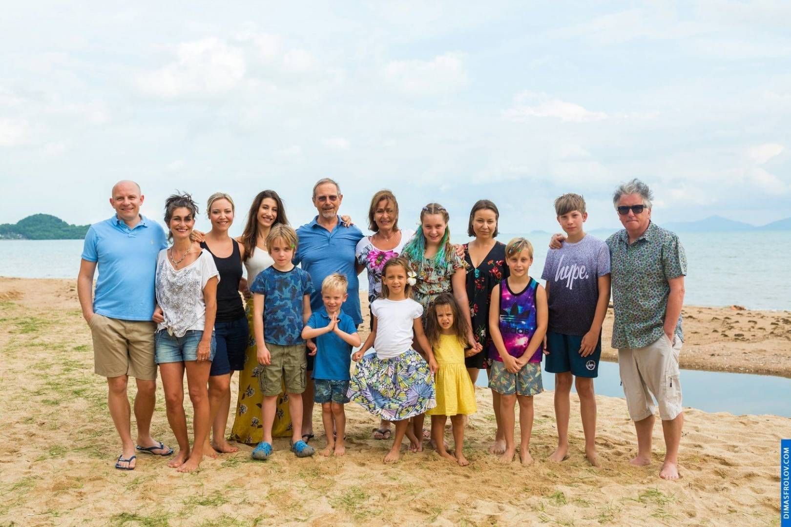 ถ่ายภาพกับครอบครัวใหญ่ ณ เกาะสมุย. ช่างภาพ ดีมัส โฟรล็อกซ์. บาทต่อภาพ1794