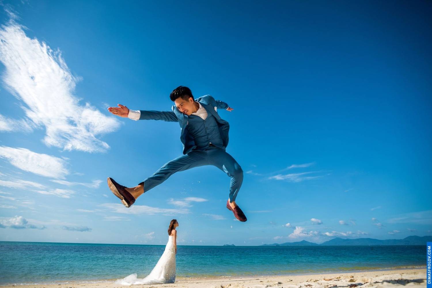 Groom jumping over bride on the beach — creative and energetic wedding photo