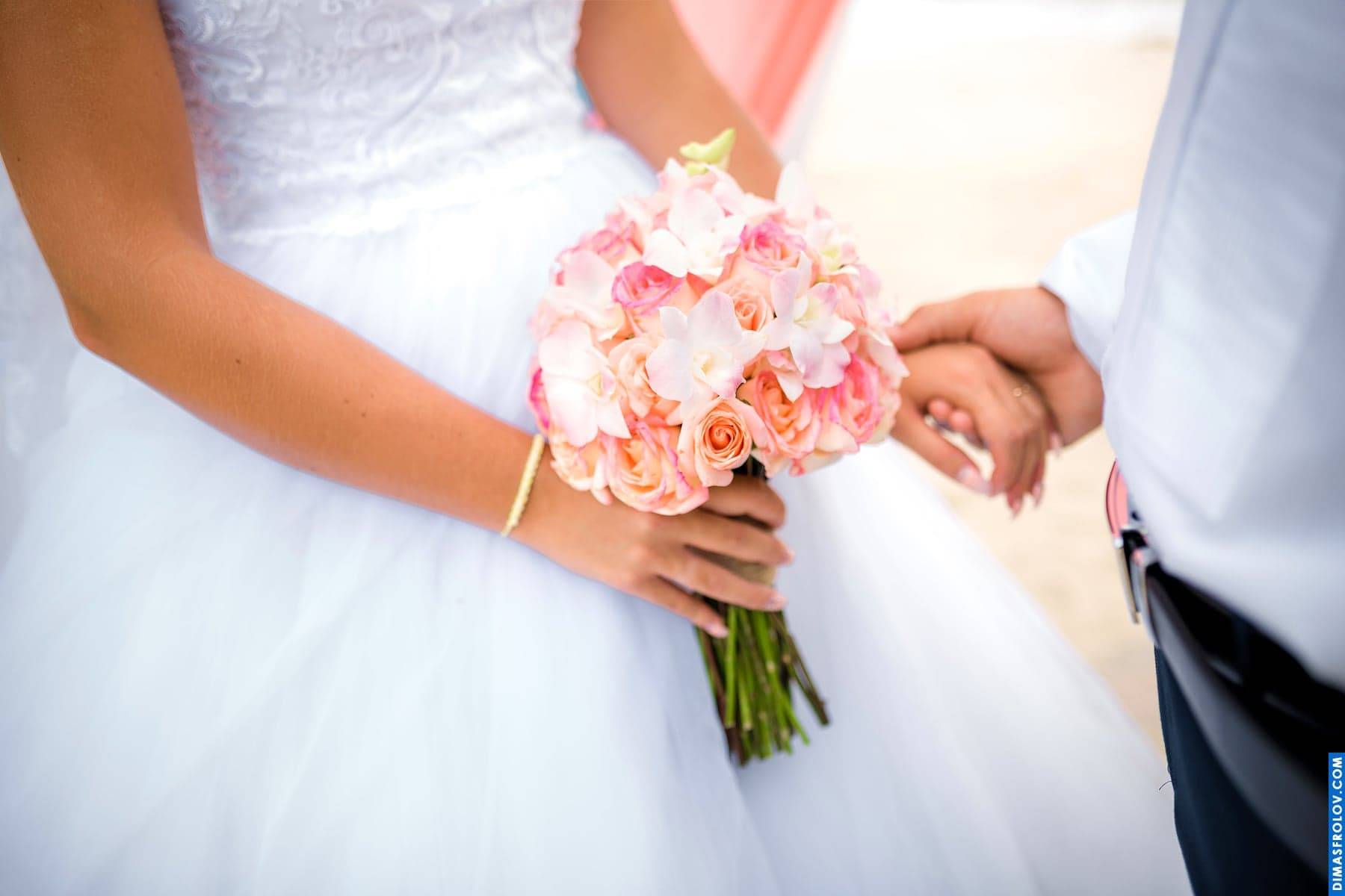 Bridal Bouquet for Tropical Wedding. photographer Dimas Frolov. photo1217