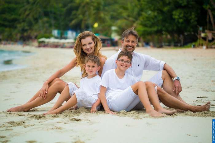 Lenka, Milan and their kids. Full family photo shoots